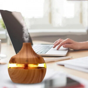 UMIDIFICATOR CU AROME PENTRU CAMERA  PLUS CADOU SET 4 ULEIURI ESENTIALE PENTRU AROMATERAPIE